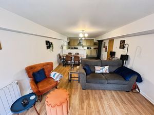 Lounge Diner- click for photo gallery